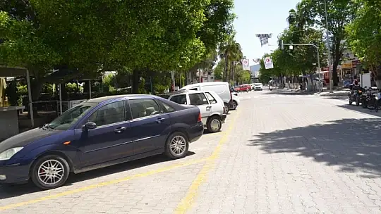 Muaflar dışarıda vatandaşlar evlerde