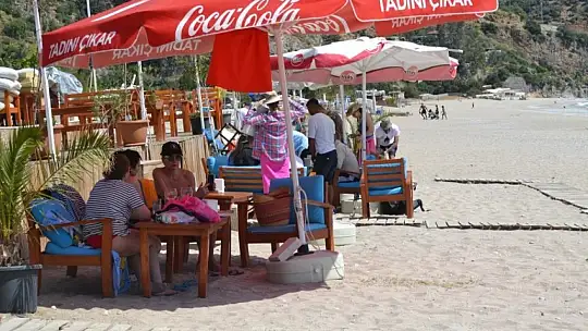 Güneşli ve güzel havada deniz keyfi yaptılar