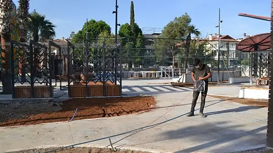 Parkın tamamlanması için yoğun mesai harcanıyor