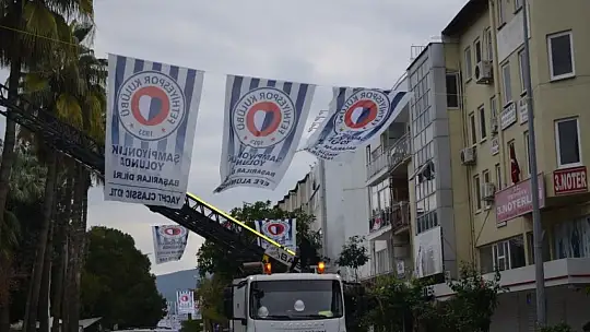 Fethiye sokakları bayraklarla donatıldı 