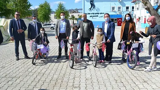 Muhtar Küçük, bisikletsiz çocuk bırakmayacak