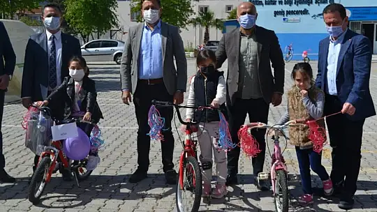 Muhtar Küçük, bisikletsiz çocuk bırakmayacak