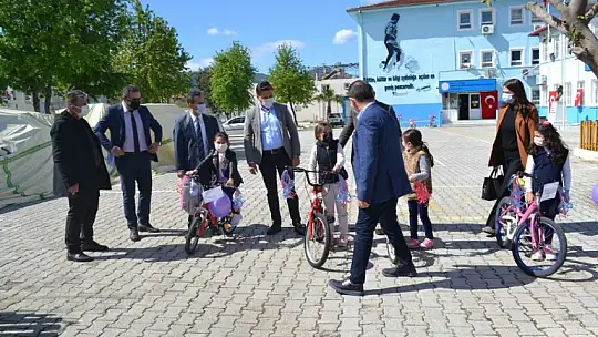 Muhtar Küçük, bisikletsiz çocuk bırakmayacak