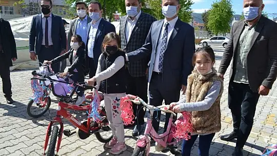 Muhtar Küçük, bisikletsiz çocuk bırakmayacak