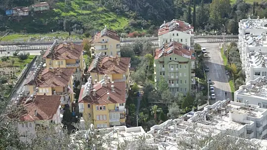 Fethiye'de bademler çiçek açtı