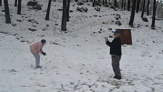 Fethiye ve Seydikemer'in yüksek kesimlerinde kar yağışı etkili oldu 