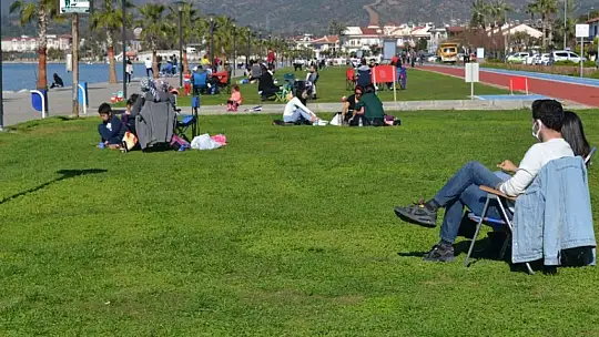 Kısıtlama sonrası plajlar ve sahil bandı doldu 