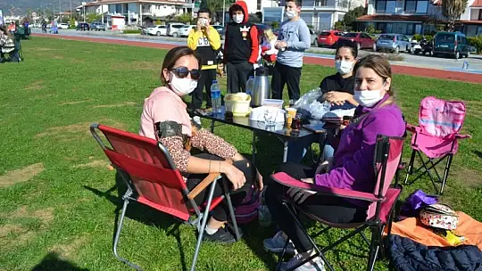 Kısıtlama sonrası plajlar ve sahil bandı doldu 