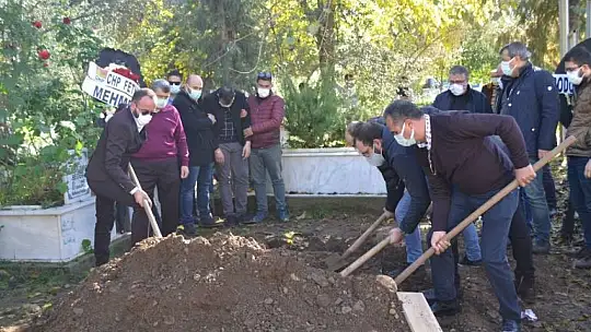 Çaptuğ'u son yolculuğuna sevenleri uğurladı