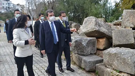 Vali Tavlı antik tiyatro hakkında bilgiler aldı 