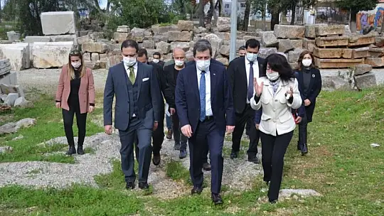 Vali Tavlı antik tiyatro hakkında bilgiler aldı 