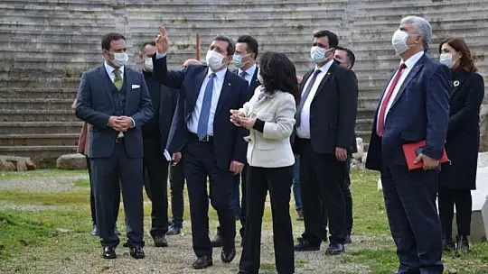 Vali Tavlı antik tiyatro hakkında bilgiler aldı 