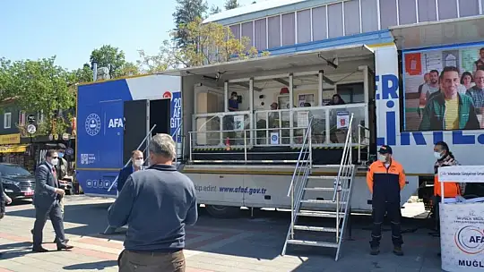 Kaymakam Eyüp Fırat deprem tırını ziyaret etti 