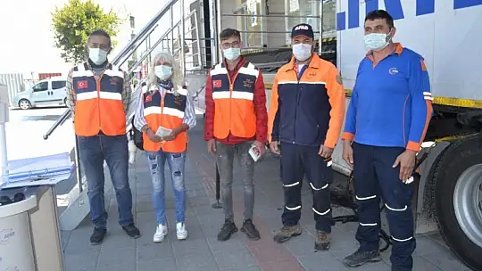 Kaymakam Eyüp Fırat deprem tırını ziyaret etti 