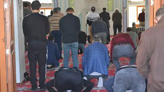 Ramazan ayının ilk cuma namazı kılındı