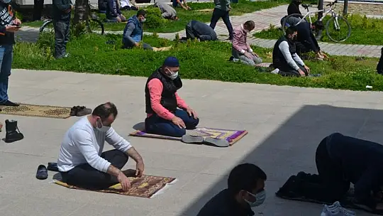 Ramazan ayının ilk cuma namazı kılındı