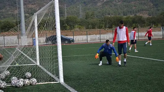 Fethiyespor suni çimde hazırlanıyor 