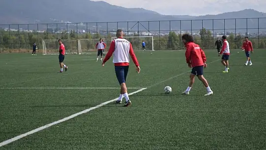 Fethiyespor suni çimde hazırlanıyor 