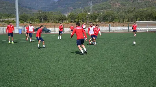 Fethiyespor suni çimde hazırlanıyor 