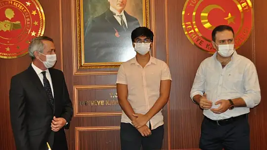 LGS ve YKS'de dereceye giren öğrenciler ödüllendirildi