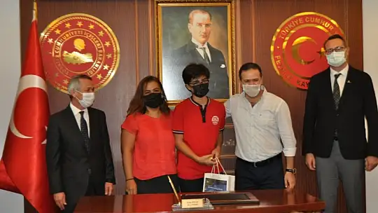 LGS ve YKS'de dereceye giren öğrenciler ödüllendirildi