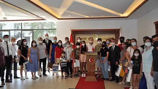 LGS ve YKS'de dereceye giren öğrenciler ödüllendirildi