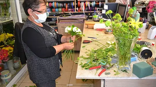 Çiçekçilerde Sevgililer Günü hareketliği 