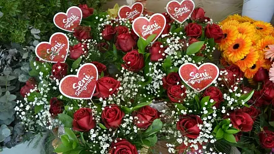Çiçekçilerde Sevgililer Günü hareketliği 