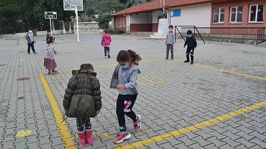 Okullarda bayram sevinci yaşanıyor