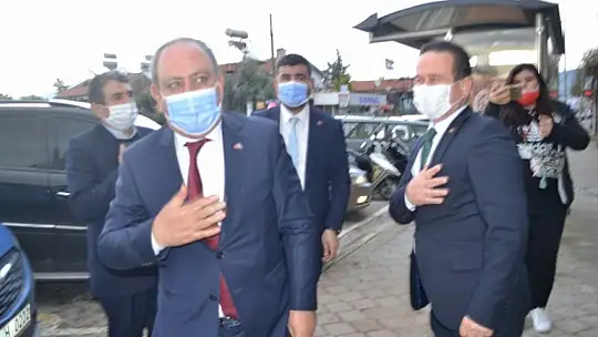 İl Başkanı Korkmaz Öztürk'e Osmanlı Tuğrası hediye etti 