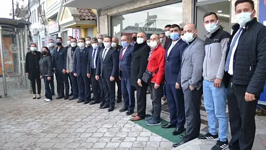 İl Başkanı Korkmaz Öztürk'e Osmanlı Tuğrası hediye etti 