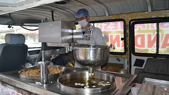 AK Parti İlçe Teşkilatı kandil dolayısıyla lokma dağıttı