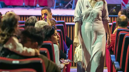 Dastar defilesi büyük beğeni topladı