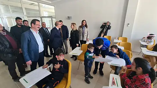 MİLLETVEKİLİ GÖKCAN: HEMŞERİLERİMİZ DEPREMZEDE VATANDAŞLARIMIZI BAĞRINA BASIYOR