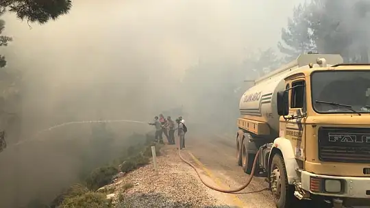 Seydikemerde alevlere karşı seferberlik sürüyor