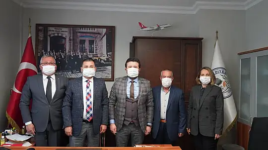 AKP İlçe Yönetimi Başkan Tokat'ı ziyaret etti
