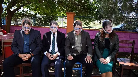 Tıpkı sizin gibiyiz…