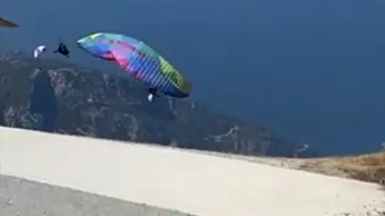 Fethiye'de paraşütler birbirine dolaştı: 4 yaralı
