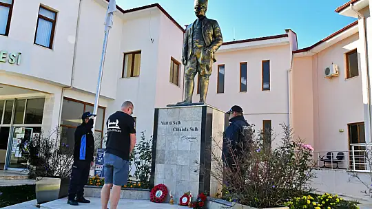 FETHİYE'DEKİ İNGİLİZLERDEN ATATÜRK'Ü ANMA TÖRENİ