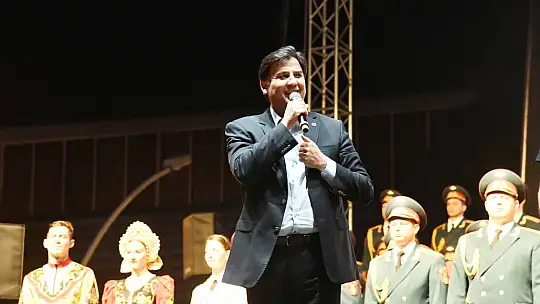 Haluk Levent ve Kızılordu Korosu, Fethiye'de Cumhuriyet marşlarını seslendirdi