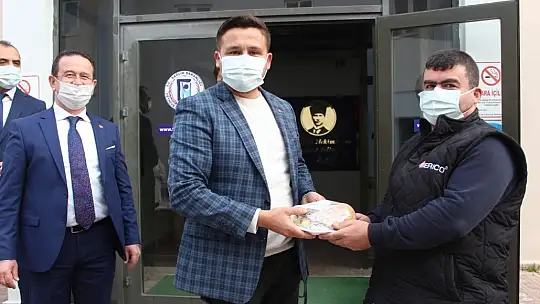 İlçe Başkanı Öztürk yılbaşında sağlık çalışanlarını unutmadı