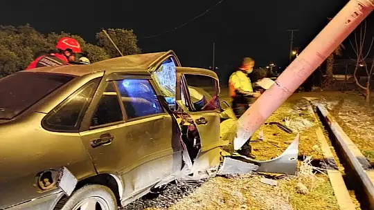 Kontrolden çıkan araç elektrik direğine çarptı: 1 yaralı