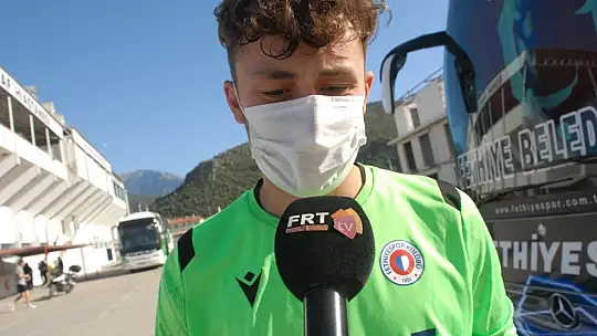 Annesini toprağa verdi maça koştu
