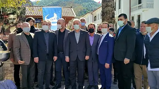Şehitlerimiz için lokma dağıttılar