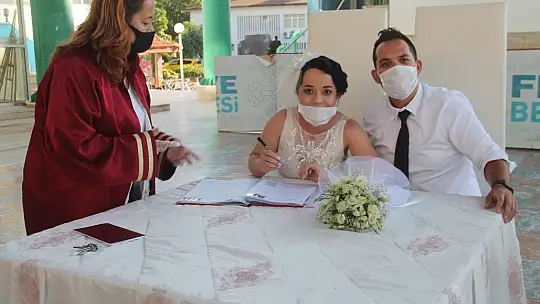 Pandemiye rağmen 1177 nikâh kıyıldı