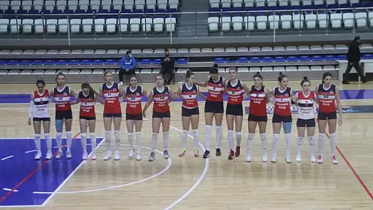 Fethiye'nin Sultanları güçlü rakibine set vermedi