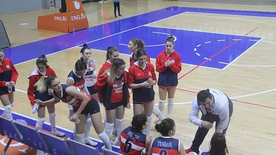 Fethiye'nin Sultanları güçlü rakibine set vermedi