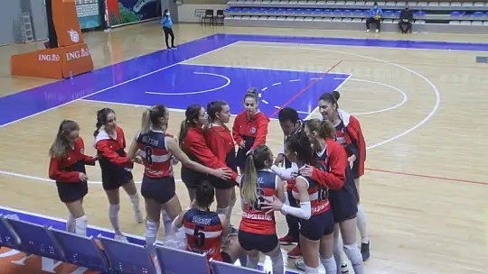 Fethiye'nin Sultanları güçlü rakibine set vermedi