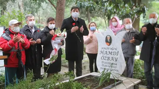 Sanatçı Hamdi Özbay mezarı başında anıldı