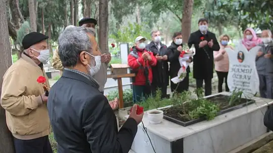 Sanatçı Hamdi Özbay mezarı başında anıldı
